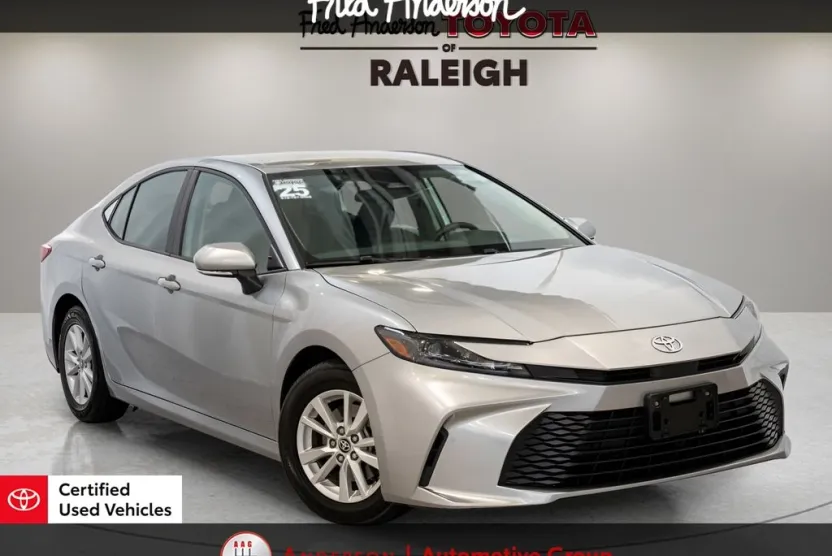 2025 Toyota Camry LE photo 1