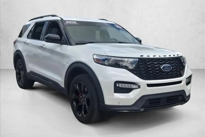 2023 Ford Explorer ST photo 1