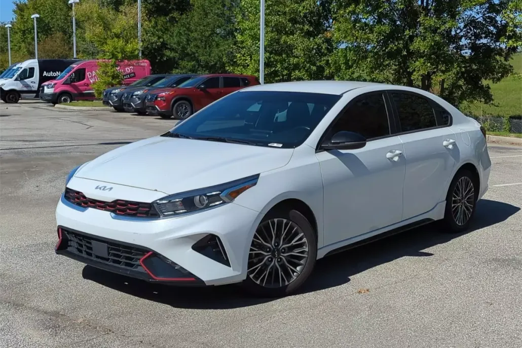2022 Kia Forte GT-Line photo 1