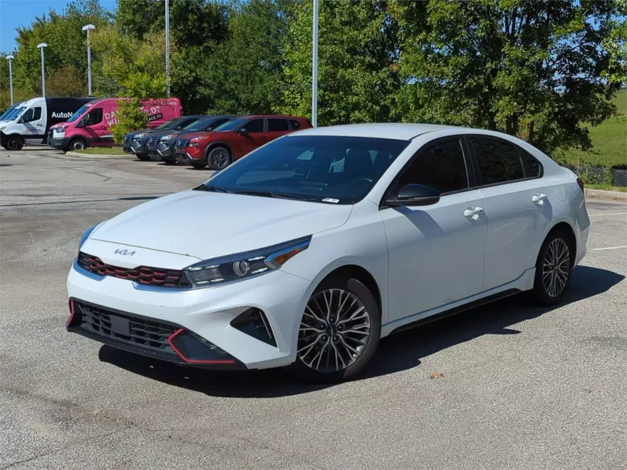 2022 Kia Forte GT-Line photo 1