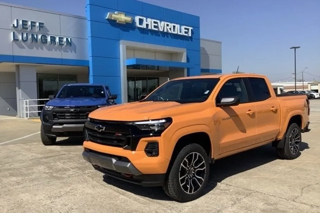 2025 Chevrolet Colorado Z71 photo 1