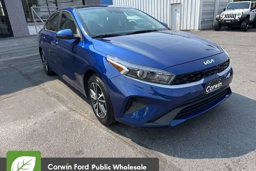 2023 Kia Forte LXS photo 1