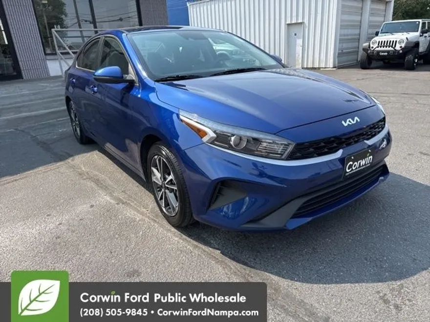 2023 Kia Forte LXS photo 1