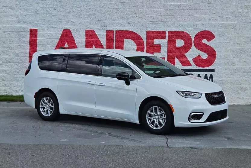 2025 Chrysler Pacifica photo 1