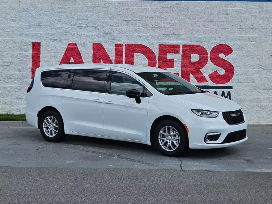2025 Chrysler Pacifica photo 1