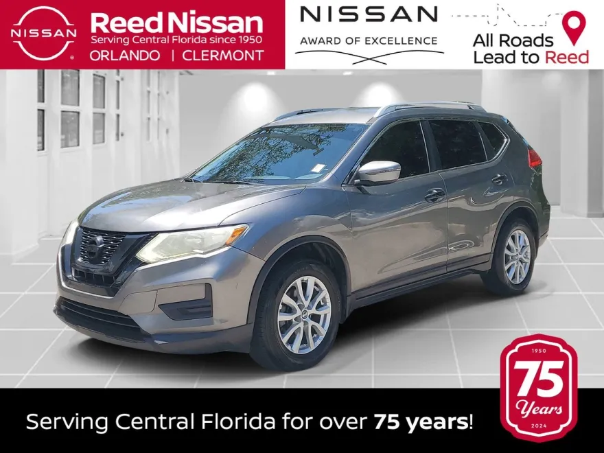 2017 Nissan Rogue SV photo 1