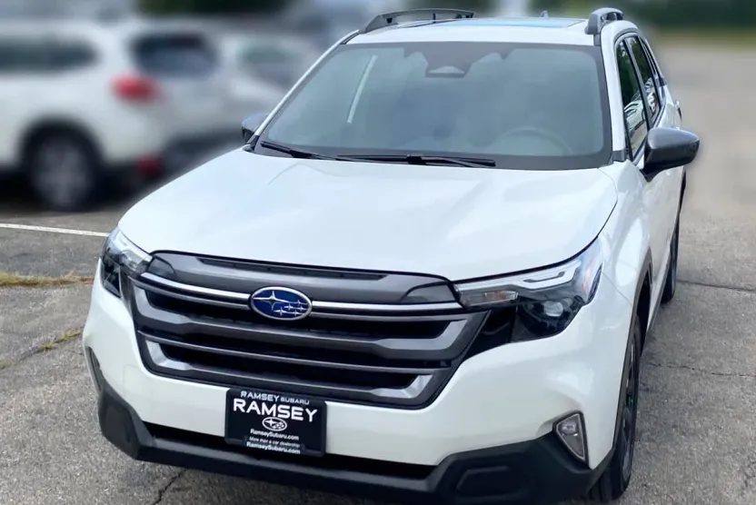 2025 Subaru Forester Premium Base photo 1