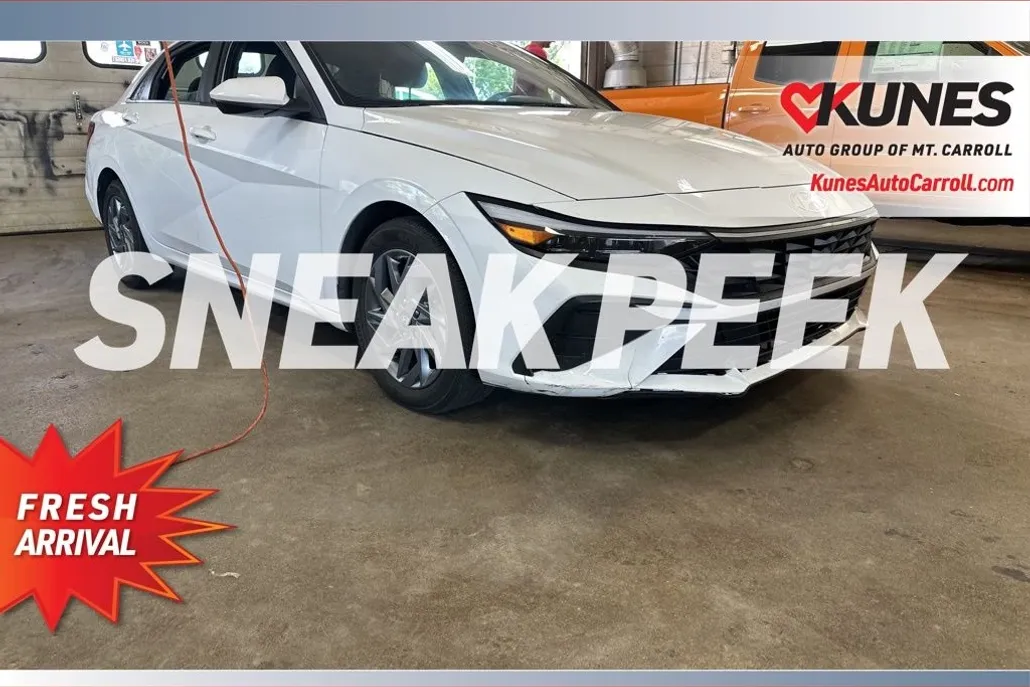 2024 Hyundai Elantra SEL photo 1