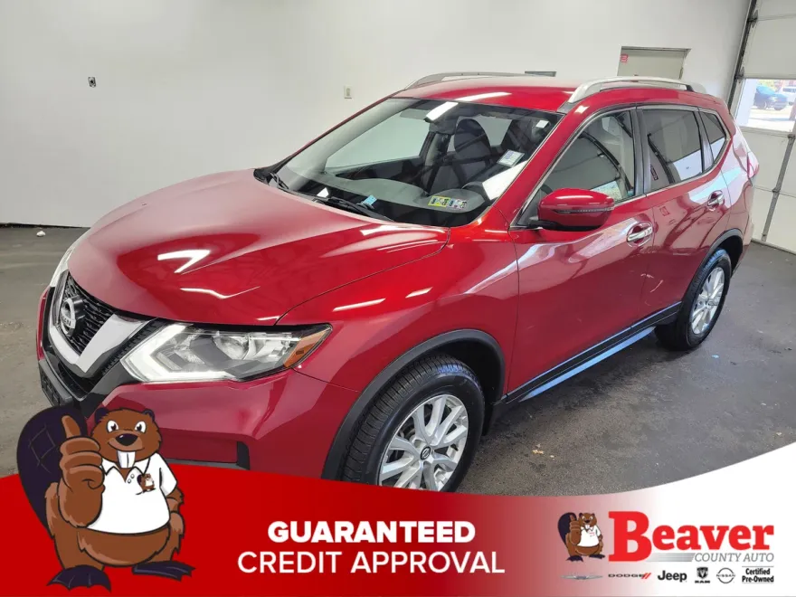 2017 Nissan Rogue SV photo 1