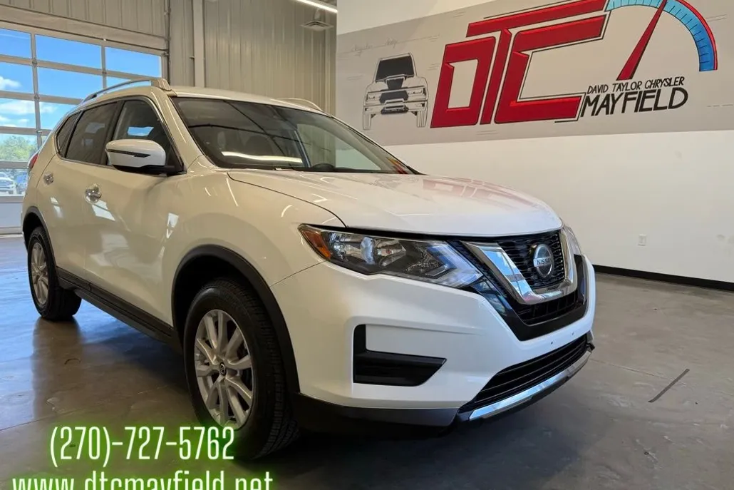 2020 Nissan Rogue SV photo 1