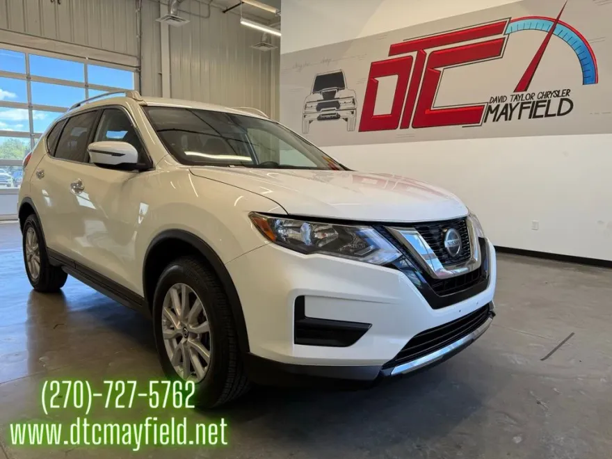 2020 Nissan Rogue SV photo 1