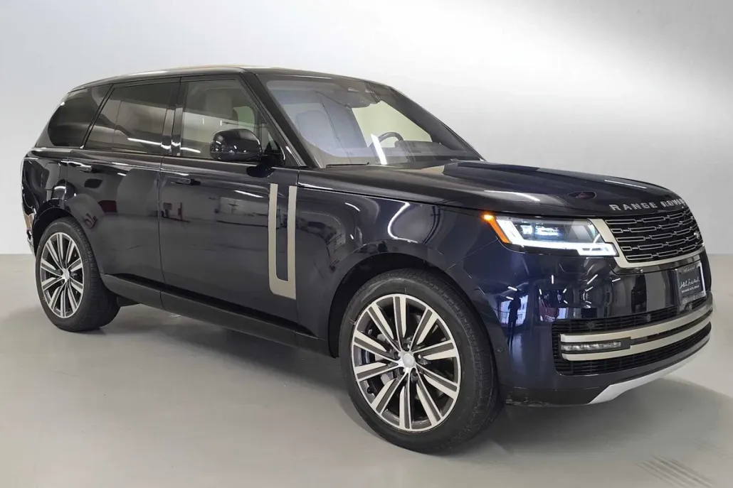 2023 Land Rover Range Rover SE photo 1