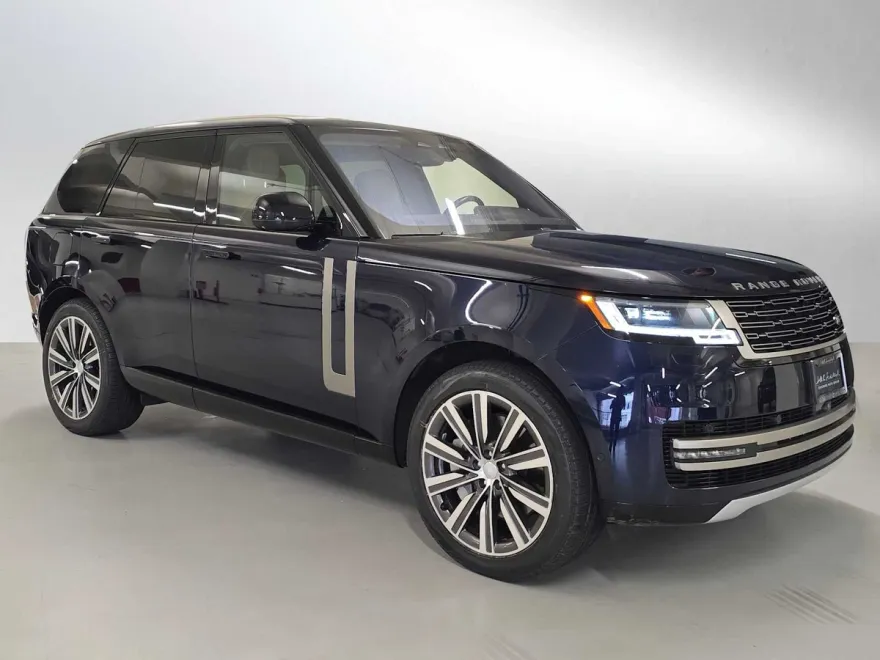 2023 Land Rover Range Rover SE photo 1