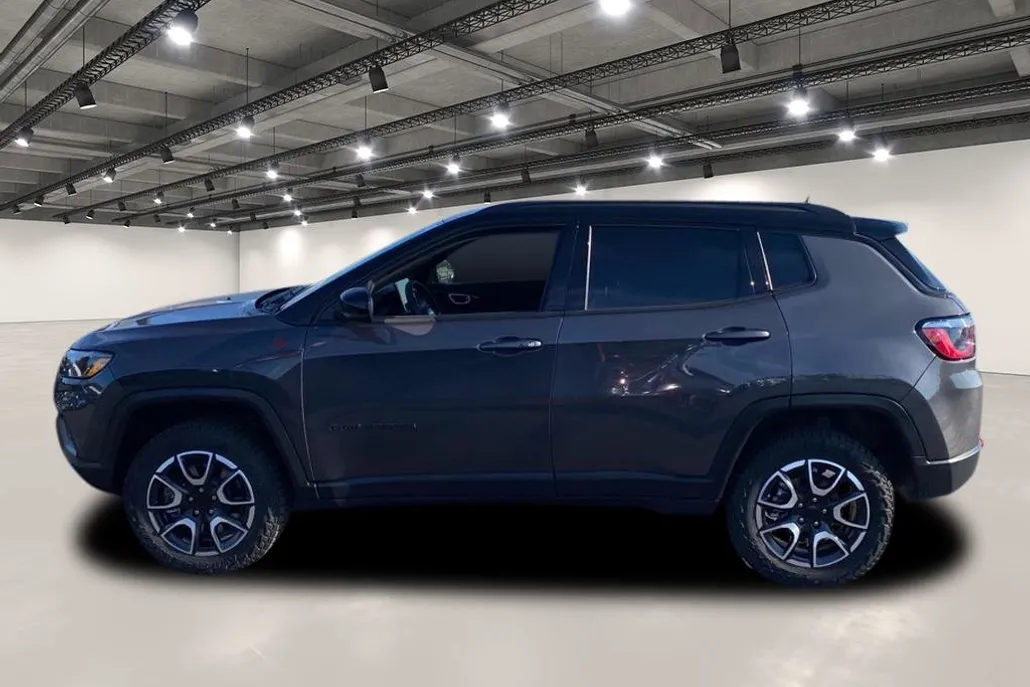 2024 Jeep Compass Trailhawk photo 1