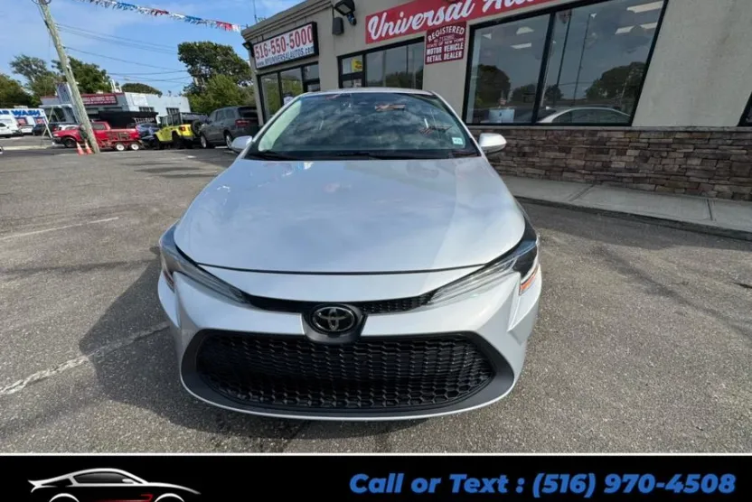 2021 Toyota Corolla LE photo 1