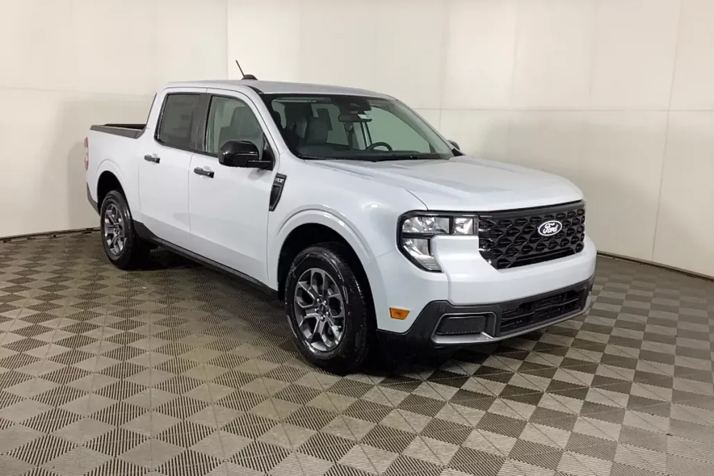 2025 Ford Maverick XLT photo 1
