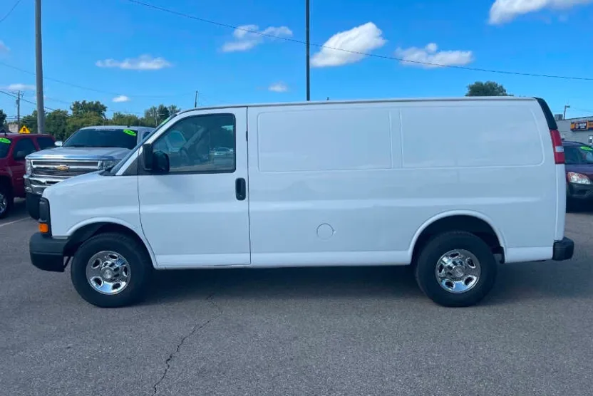 2014 Chevrolet Express 2500 Cargo Van photo 1