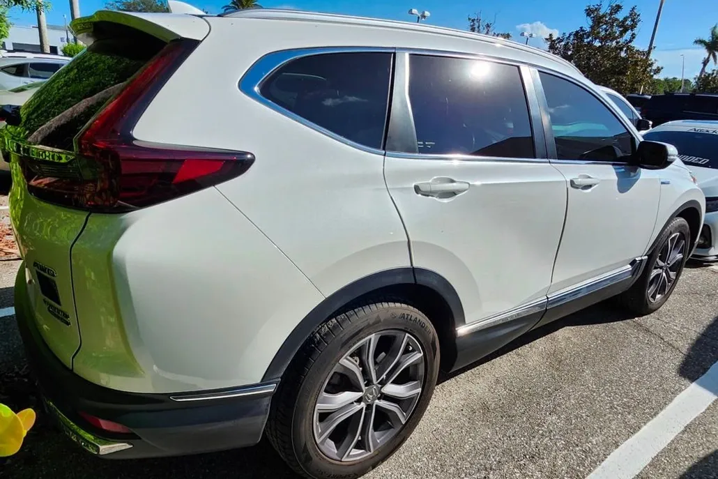2022 Honda CR-V Hybrid Touring photo 1