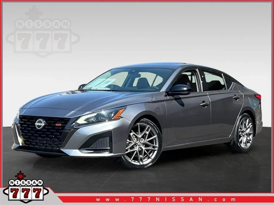 2023 Nissan Altima SR photo 1