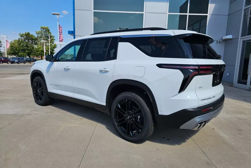 2026 Chevrolet Traverse photo 1