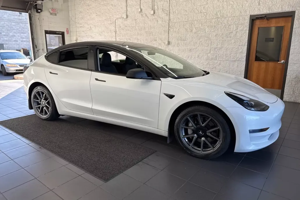 2023 Tesla Model 3 photo 1