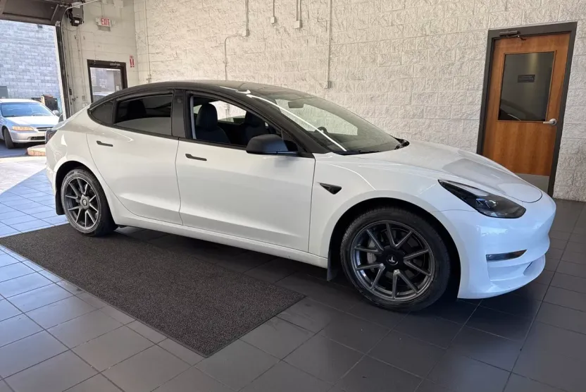 2023 Tesla Model 3 photo 1