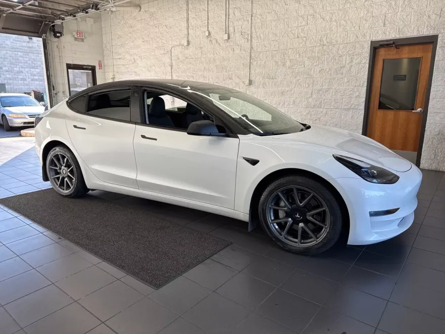 2023 Tesla Model 3 photo 1