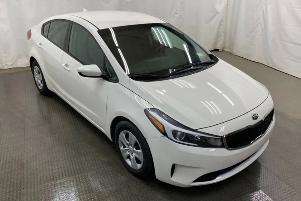 2017 Kia Forte LX photo 1