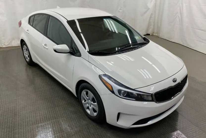 2017 Kia Forte LX photo 1