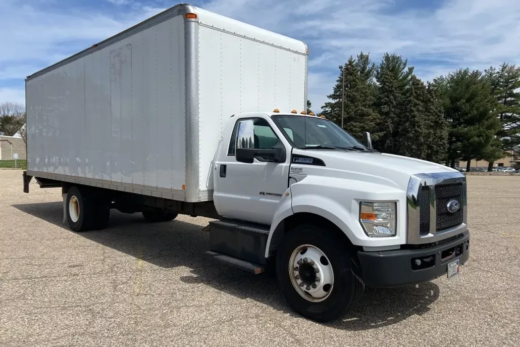 2016 Ford F-650 photo 1