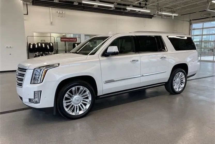 2019 Cadillac Escalade ESV Platinum photo 1