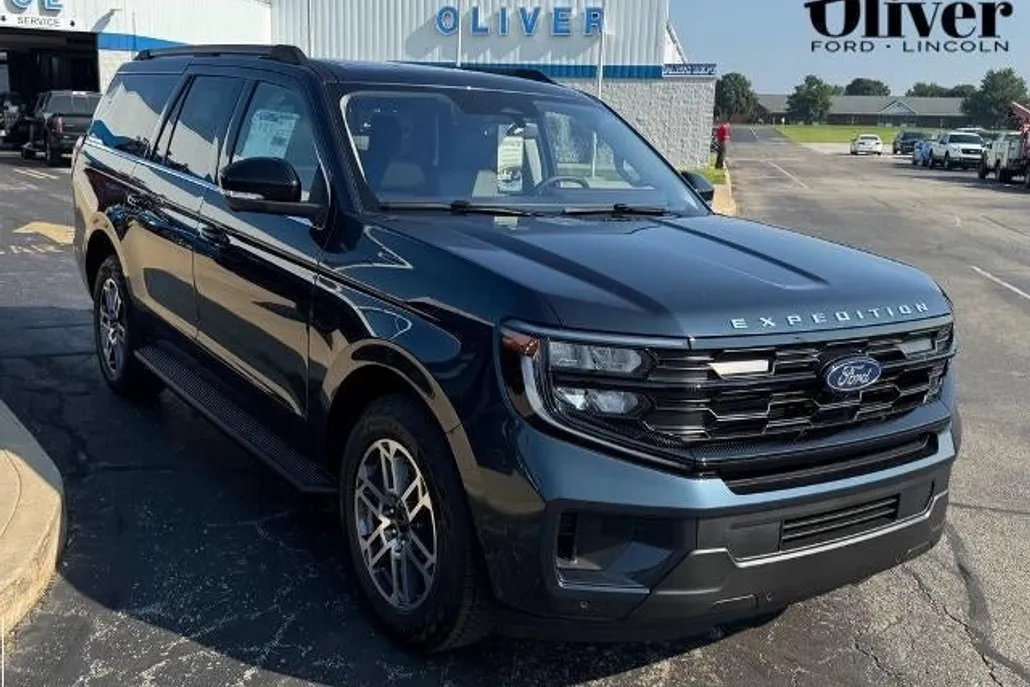 2025 Ford Expedition MAX photo 1