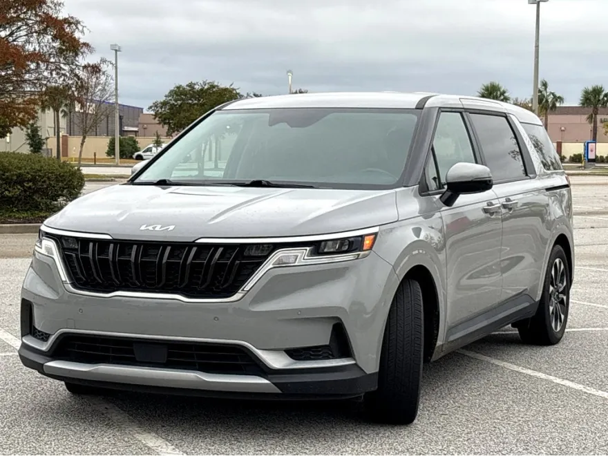 2024 Kia Carnival EX photo 1