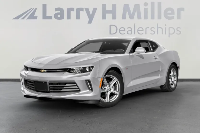 2017 Chevrolet Camaro 1LT photo 1