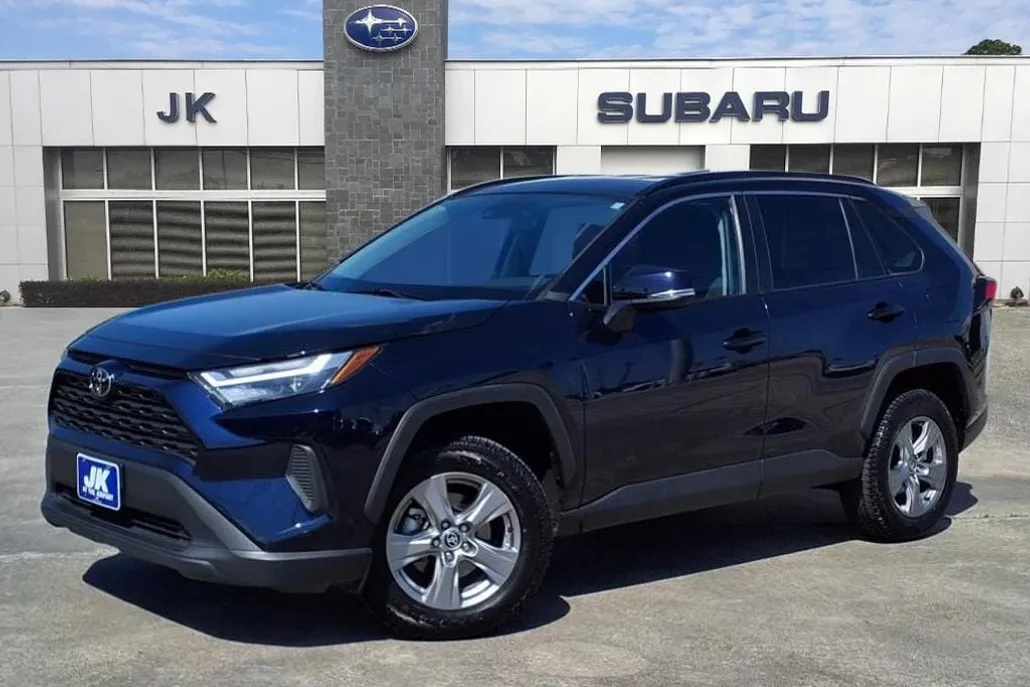 2024 Toyota RAV4 XLE photo 1