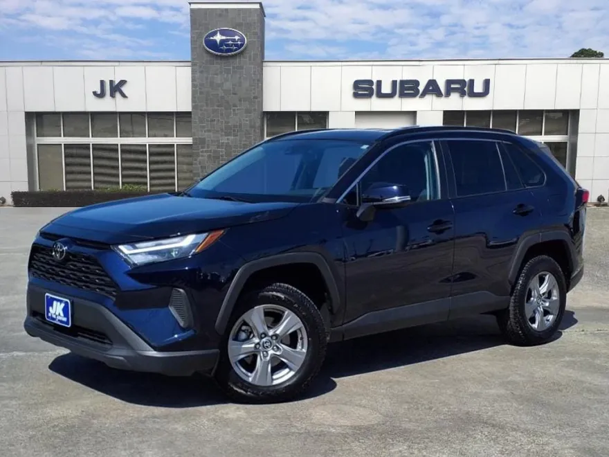 2024 Toyota RAV4 XLE photo 1