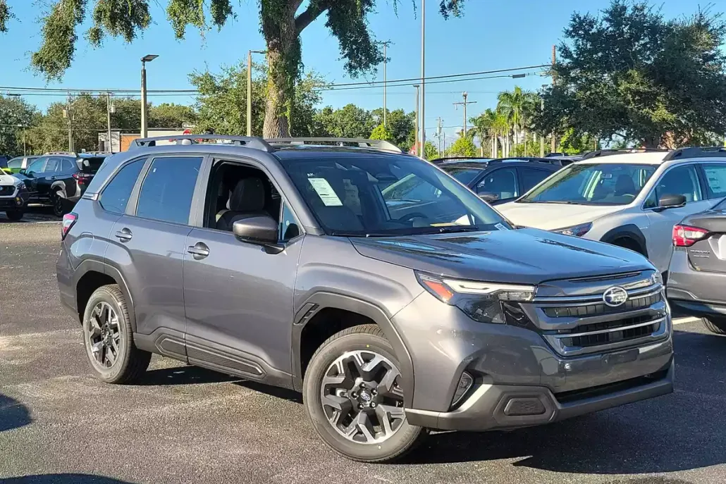 2025 Subaru Forester Premium Base photo 1