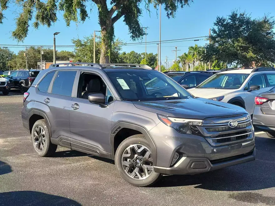 2025 Subaru Forester Premium Base photo 1
