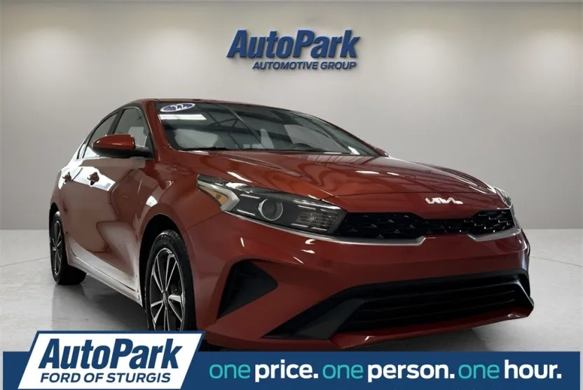 2022 Kia Forte LXS photo 1