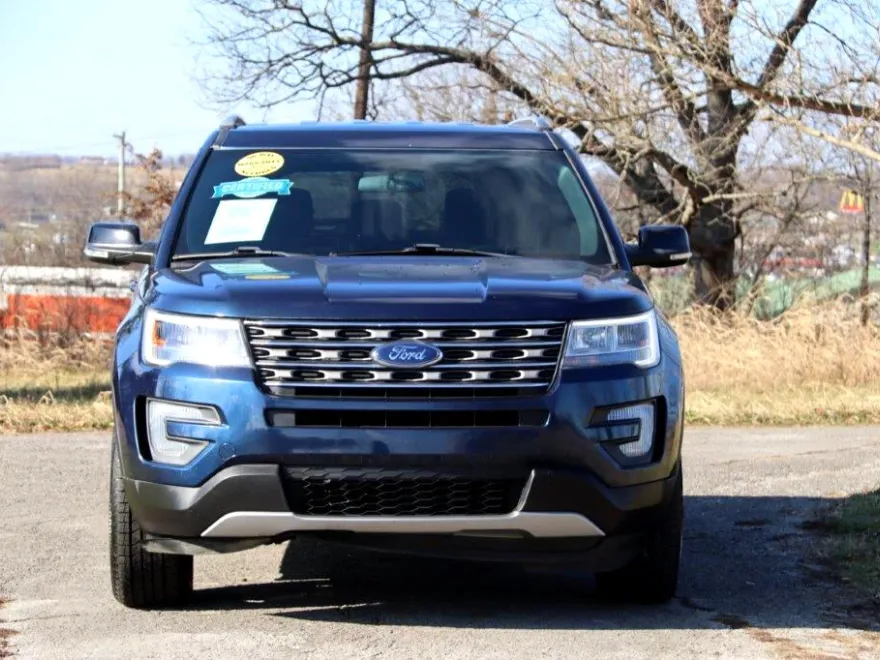 2017 Ford Explorer XLT photo 1