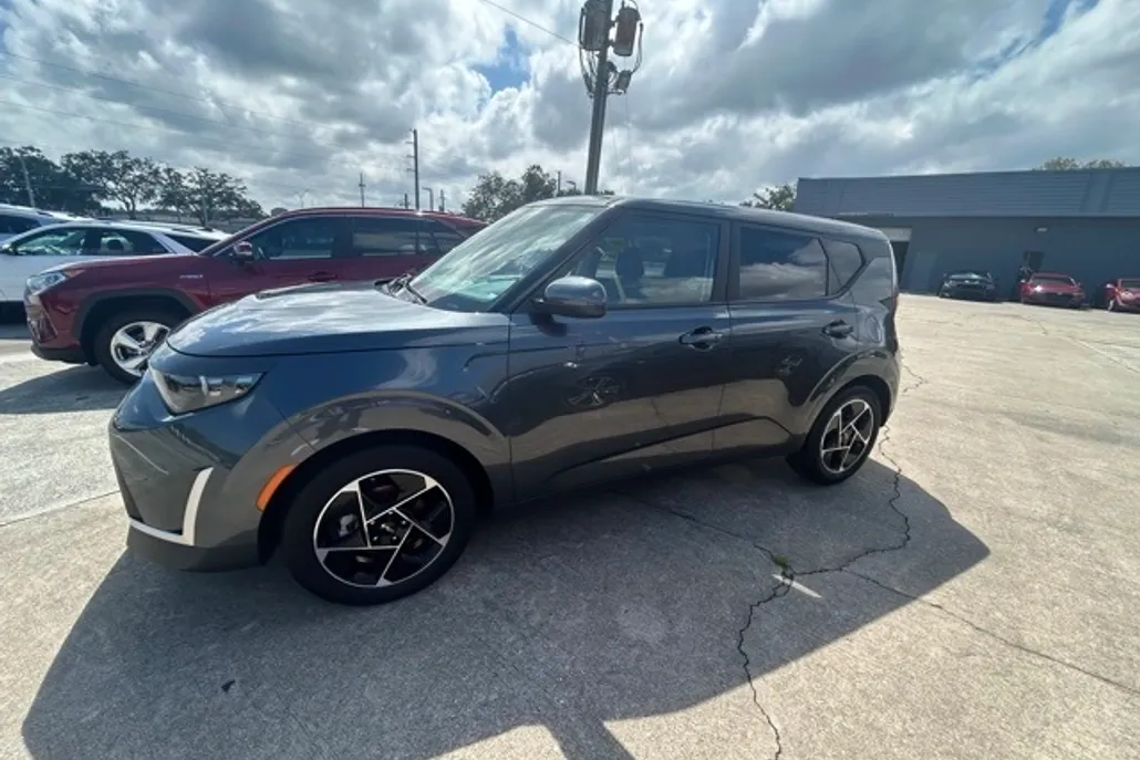 2024 Kia Soul EX photo 1