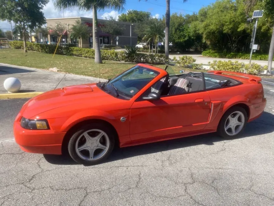 2004 Ford Mustang GT Deluxe photo 1