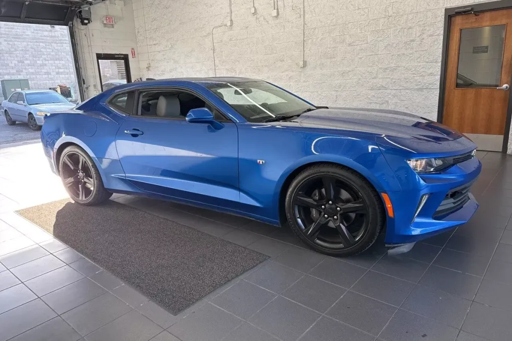 2016 Chevrolet Camaro 2LT photo 1
