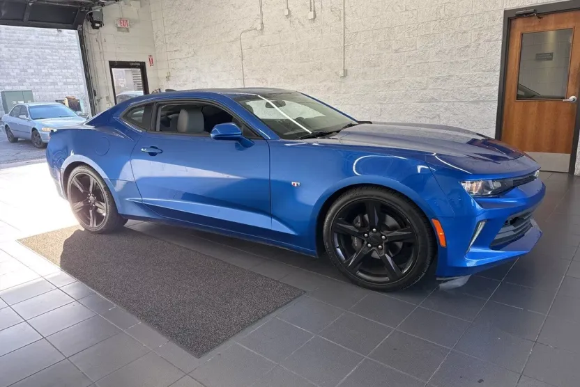 2016 Chevrolet Camaro 2LT photo 1