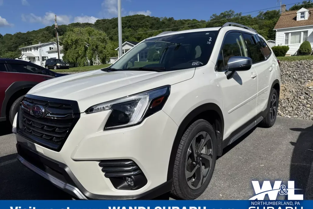 2022 Subaru Forester Touring photo 1