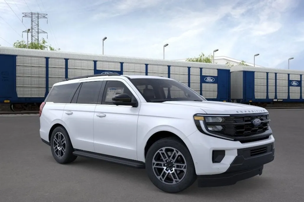 2025 Ford Expedition photo 1