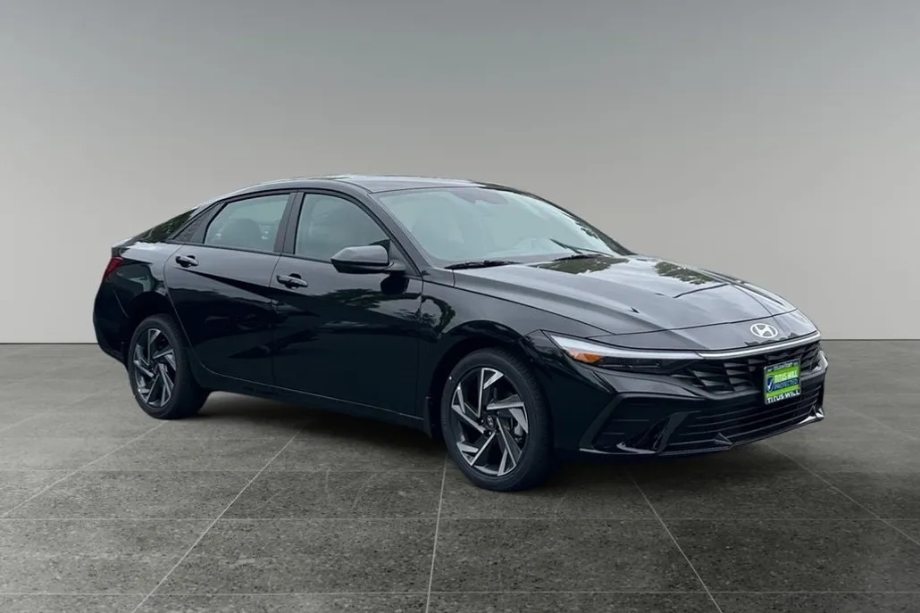 2025 Hyundai Elantra SEL Sport photo 1