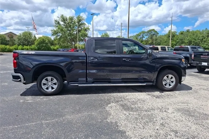 2024 Chevrolet Silverado 1500 LT photo 1