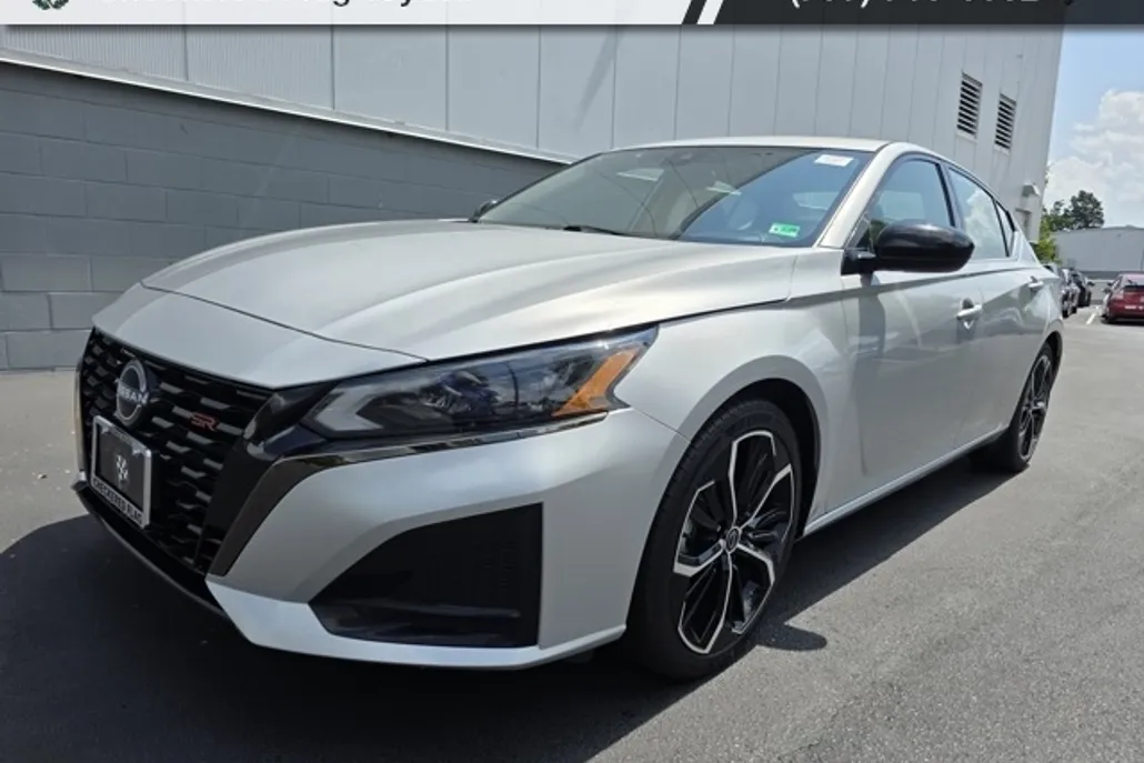 2023 Nissan Altima 2.5 SR photo 1