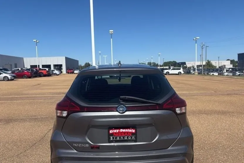 2021 Nissan Kicks S photo 1